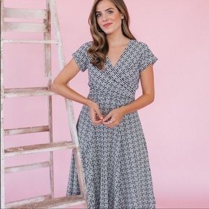 Gal Meets Glam Carson Dress